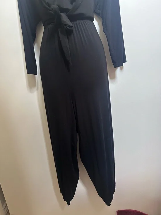 Jolie Black V-Neck Tie-Front Jumpsuit - Picture 9 of 9